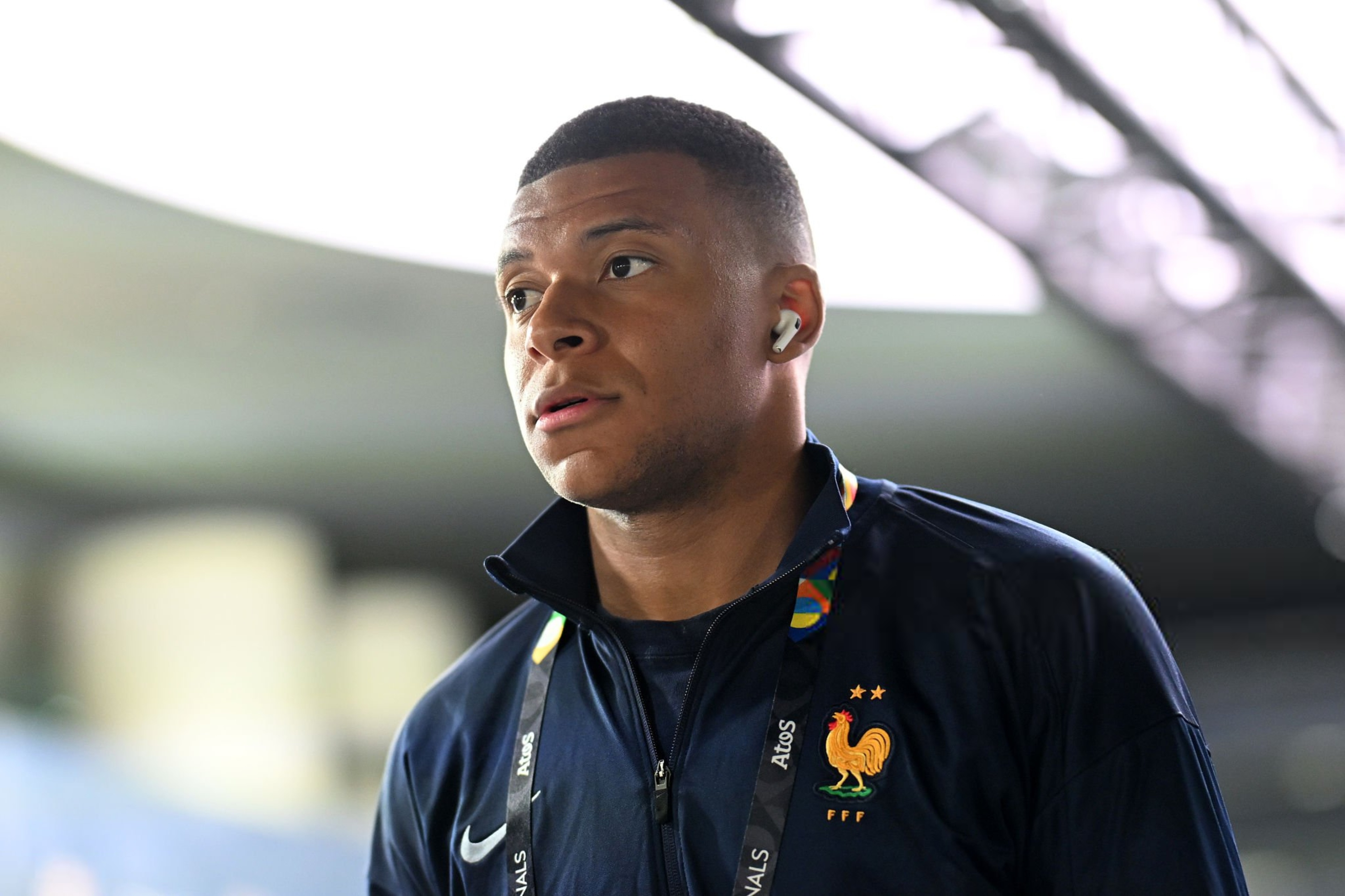 姆巴佩遭遇七持续失利,西班牙队教练压力巨大!观众掌声雷动 姆巴佩遭遇七持续失利,西班牙队教练压力巨大!观众掌声雷动