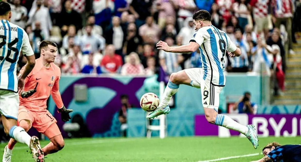 爱游戏-国际比赛日体能课后；曼城调整名单备战国王杯；引发热议；赛季目标并未改变的简单介绍-爱游戏